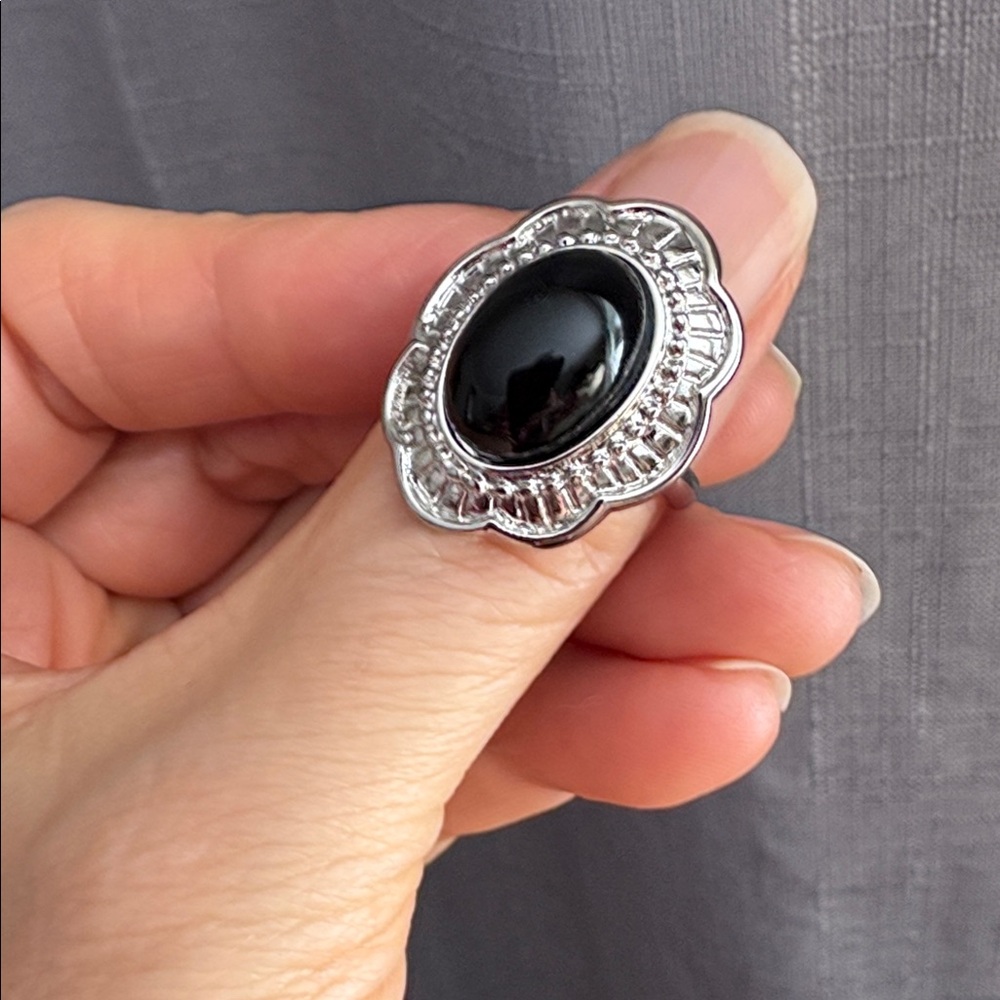 1991 Avon Faux Onyx Cabochon Stone Silver Tone Statement Ring Size 7 NIB 233